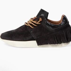 ESSEutESSE FRINGE SNEAKERS